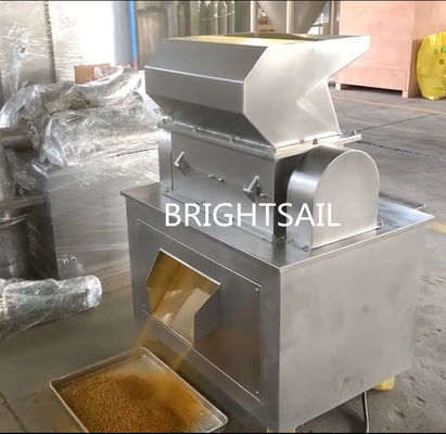 La capacità 100-1800kg/Hr ha aromatizzato 15mm Ginger Crusher Machine